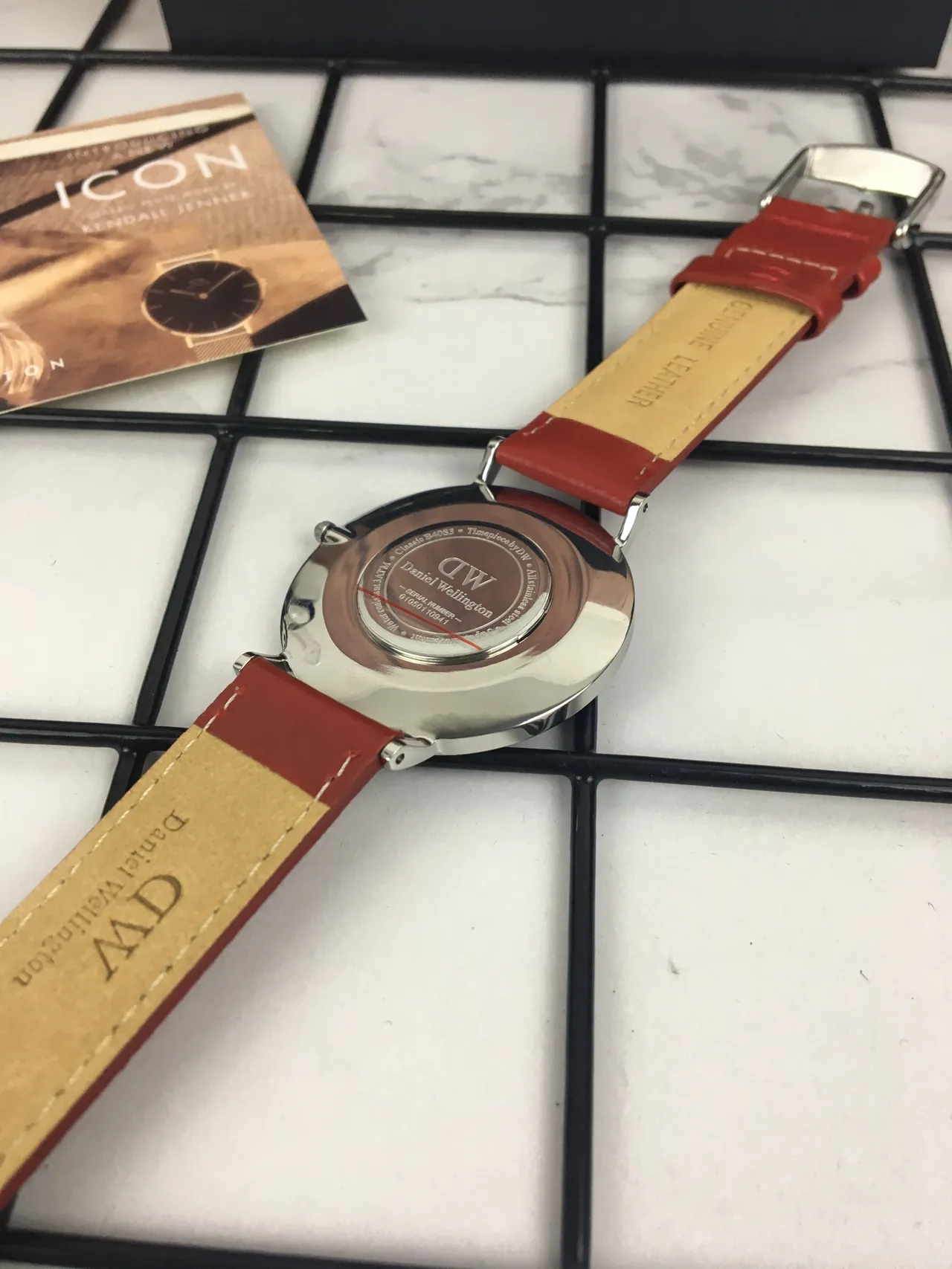 Daniel Wellington नीला लाल न्यूनतम पतली केस क्वार्ट्ज घड़ी 4