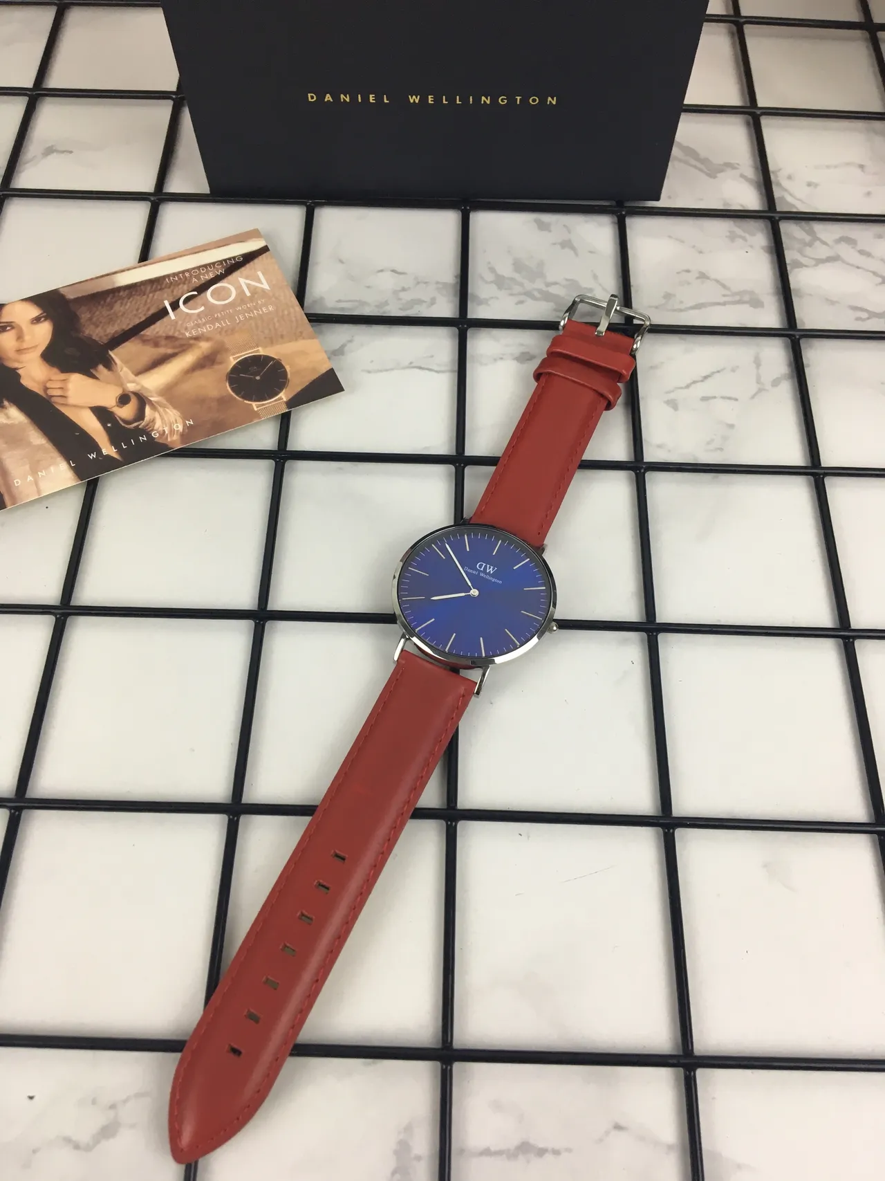 Daniel Wellington नीला लाल न्यूनतम पतली केस क्वार्ट्ज घड़ी 6