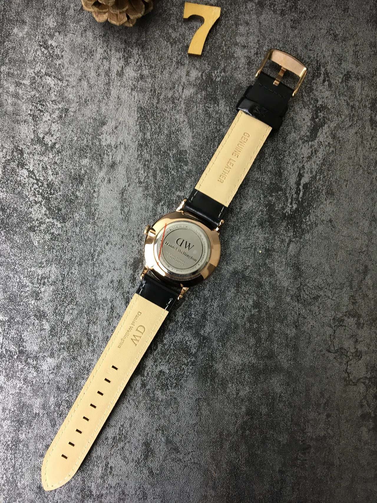 Daniel Wellington 经典黑金极简表壳石英表 4