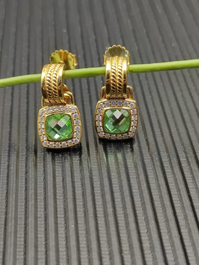 David Yurman Aretes Halo con Gemas Verdes y Diamantes en Tono Dorado 6