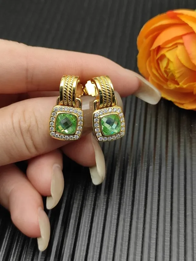 David Yurman Aretes Halo con Gemas Verdes y Diamantes en Tono Dorado 7
