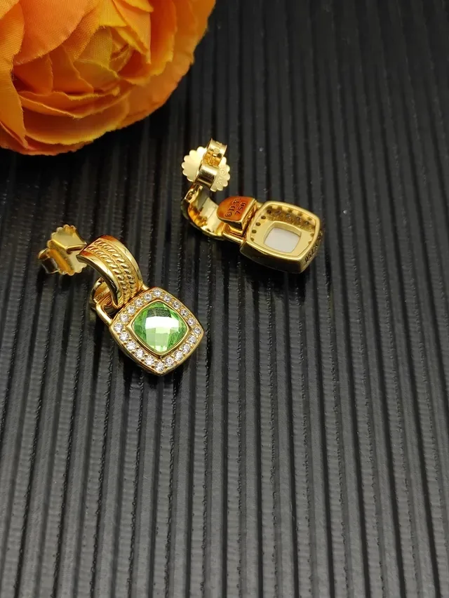 David Yurman Aretes Halo con Gemas Verdes y Diamantes en Tono Dorado 8