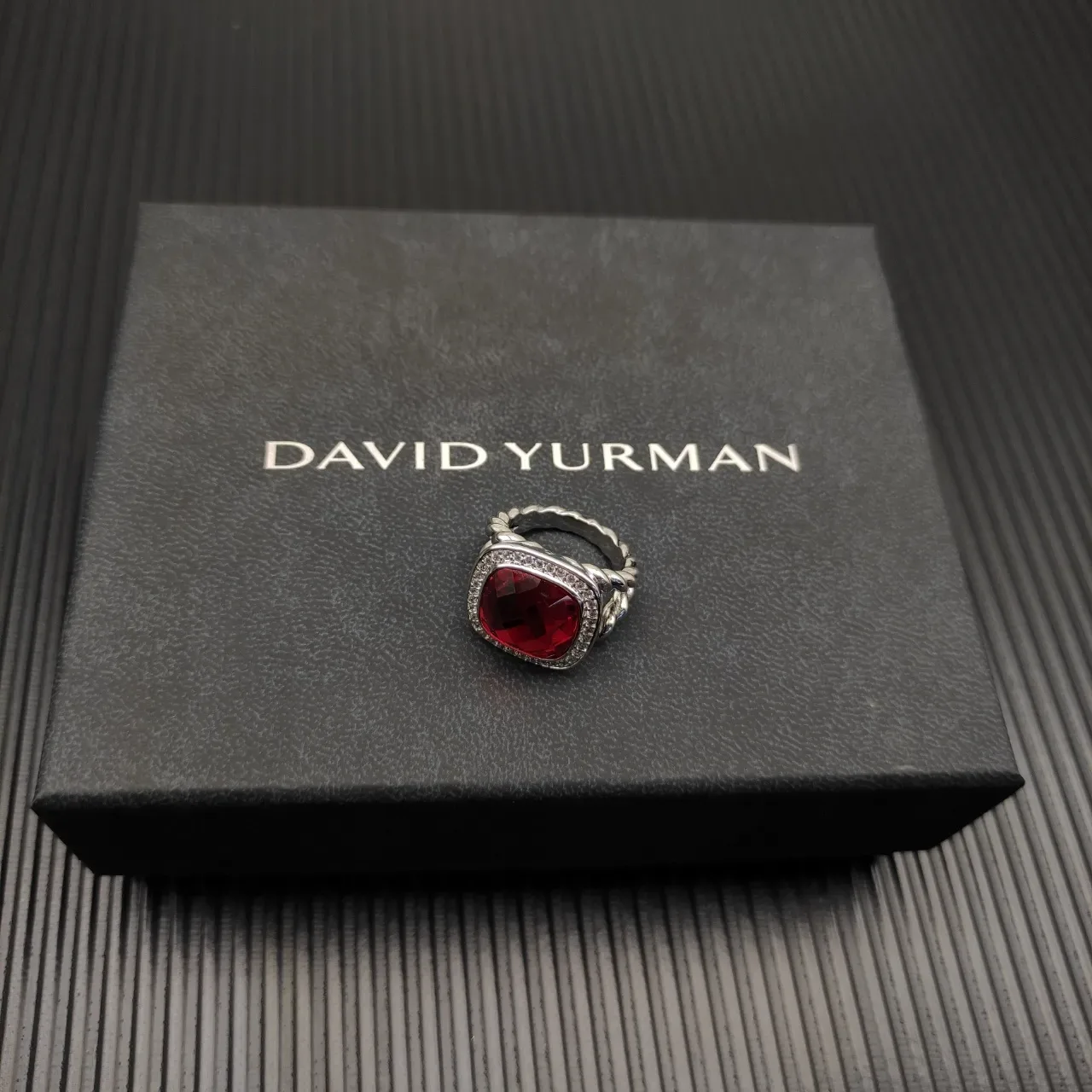 David Yurman Anillo Banda Twisted Cable Rojo Plata Piedra Central Corte Cushion 5
