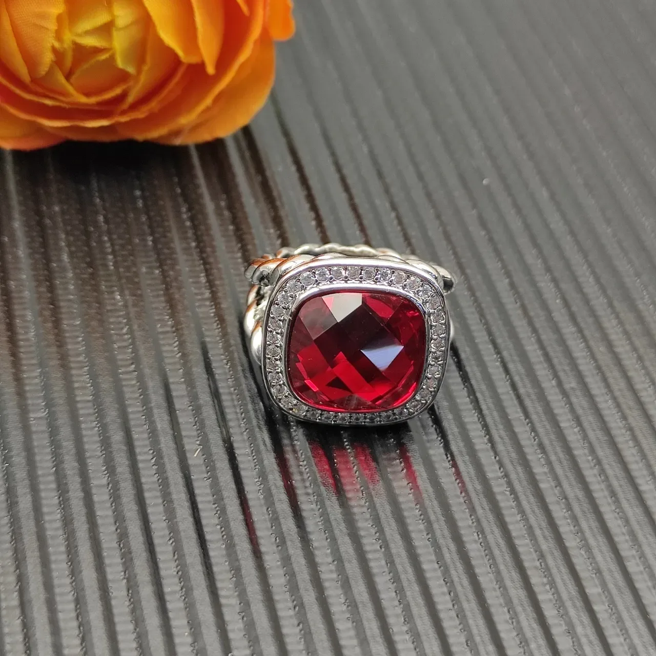 David Yurman Anillo Banda Twisted Cable Rojo Plata Piedra Central Corte Cushion 7