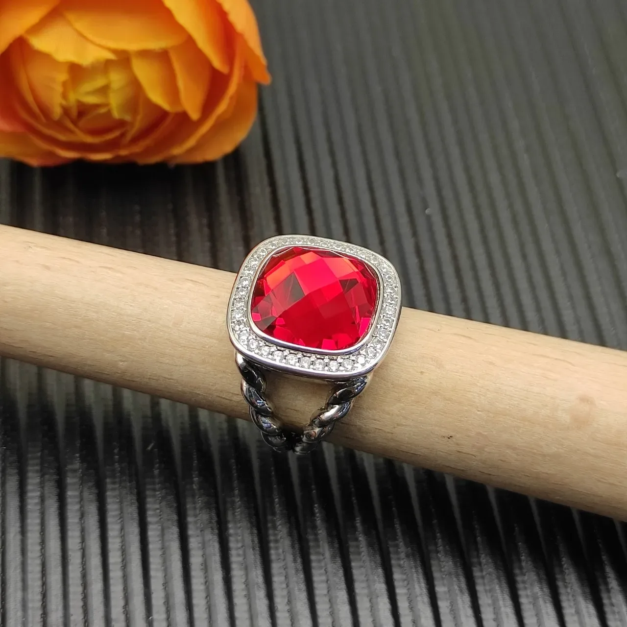David Yurman Anillo Banda Twisted Cable Rojo Plata Piedra Central Corte Cushion 8