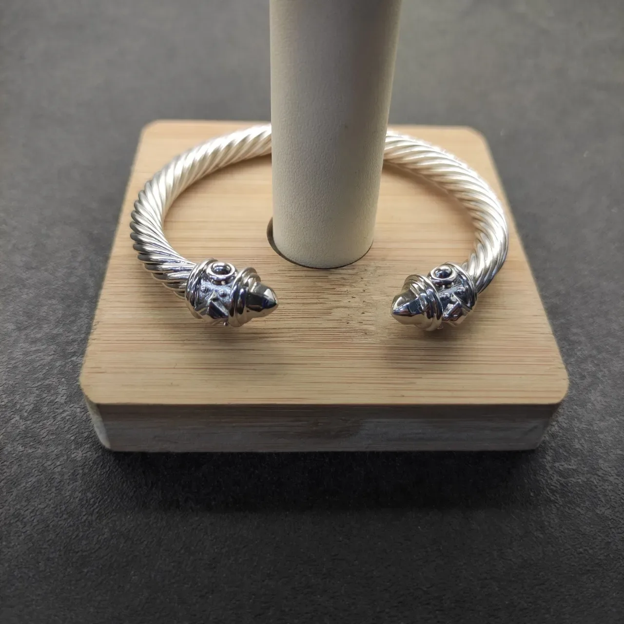 David Yurman 扭曲电缆雕刻端盖手链 5