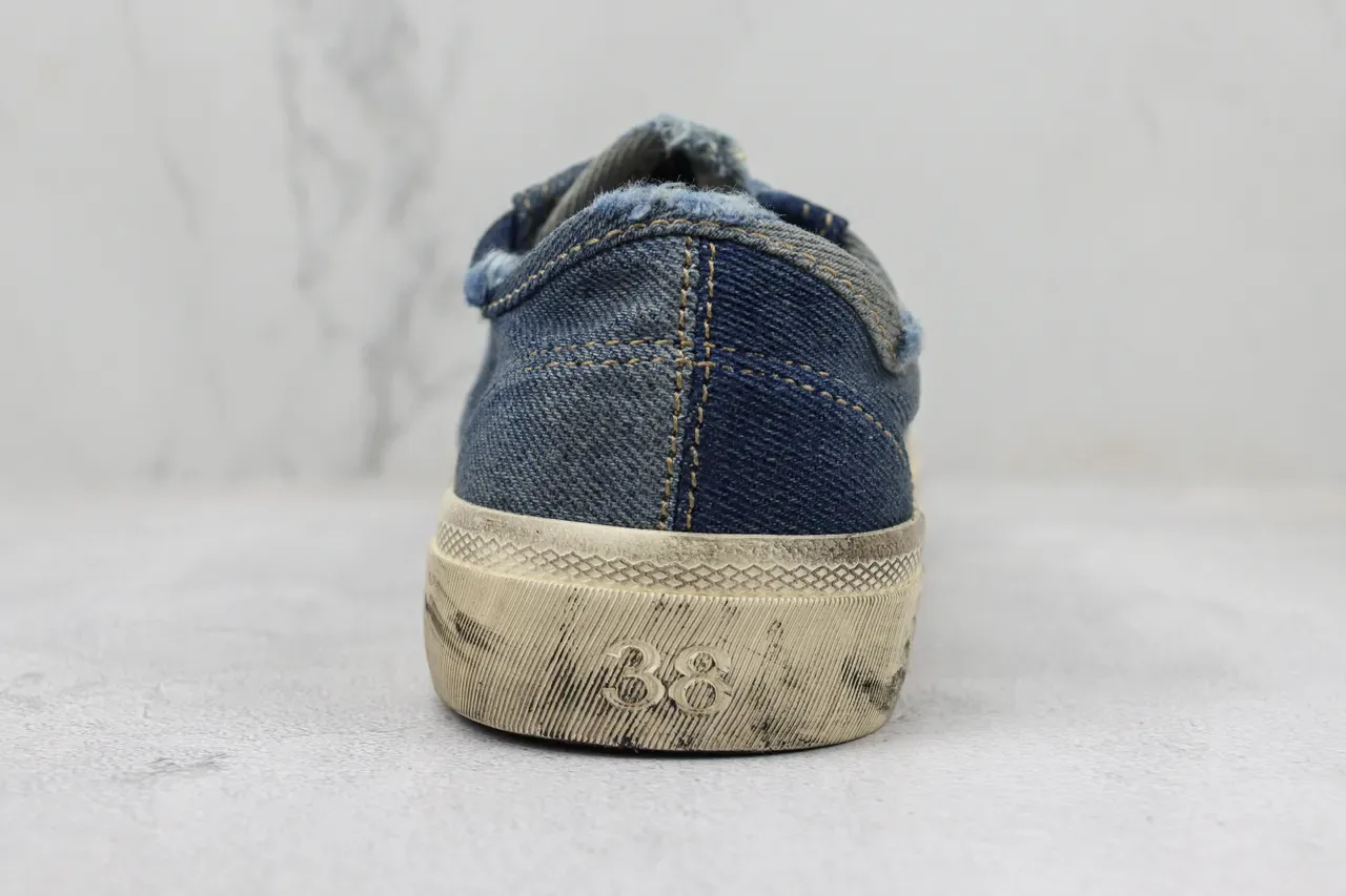 حذاء رياضي low-top distressed من الدنيم 9