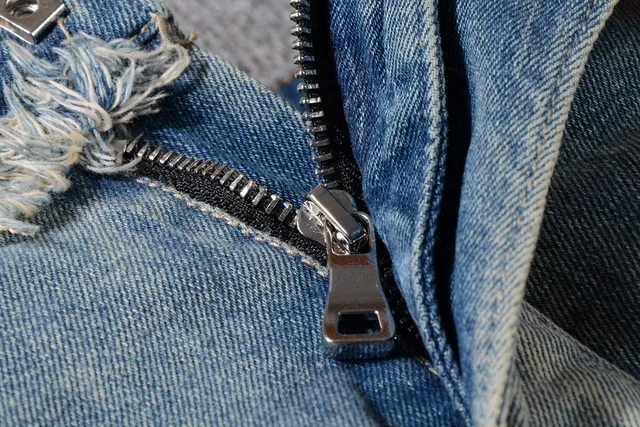 Distressed Frayed-Edge Slim-Fit Jeans 12