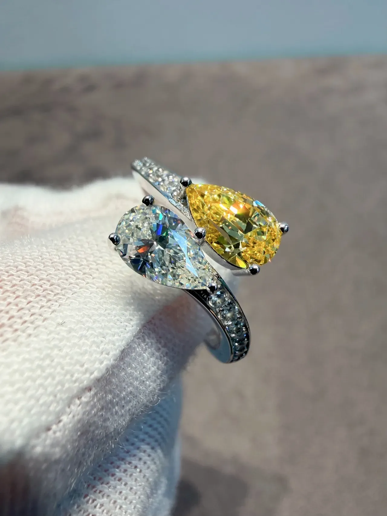 Dual Pear-Cut Two-Tone Gemstone Split Shank Ring 8