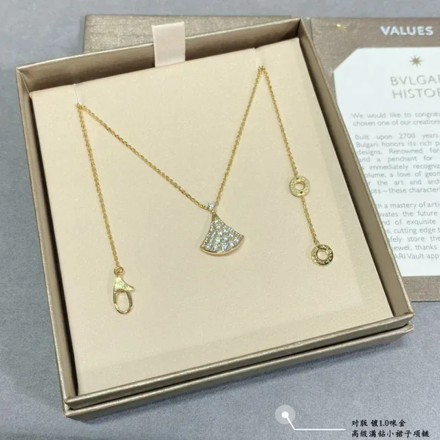 Fan-Shaped Pavé Stone Pendant Chain Necklaces 3