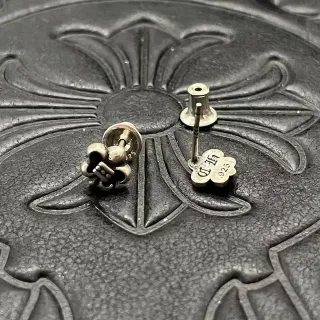 أقراط ستد مع ظهر زهوري وتون فضي متأكسد