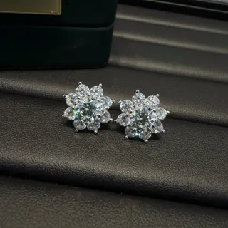 Flower-Shaped Multi-Stone Cluster Stud Earrings