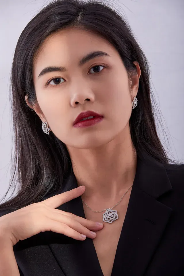 Geometric Floral Pavé Pendant Necklace 4