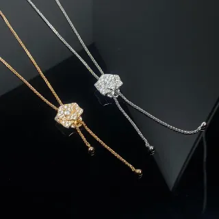 Collier Lariat en Tons Doré et Argenté avec Cristaux Pavé Florals