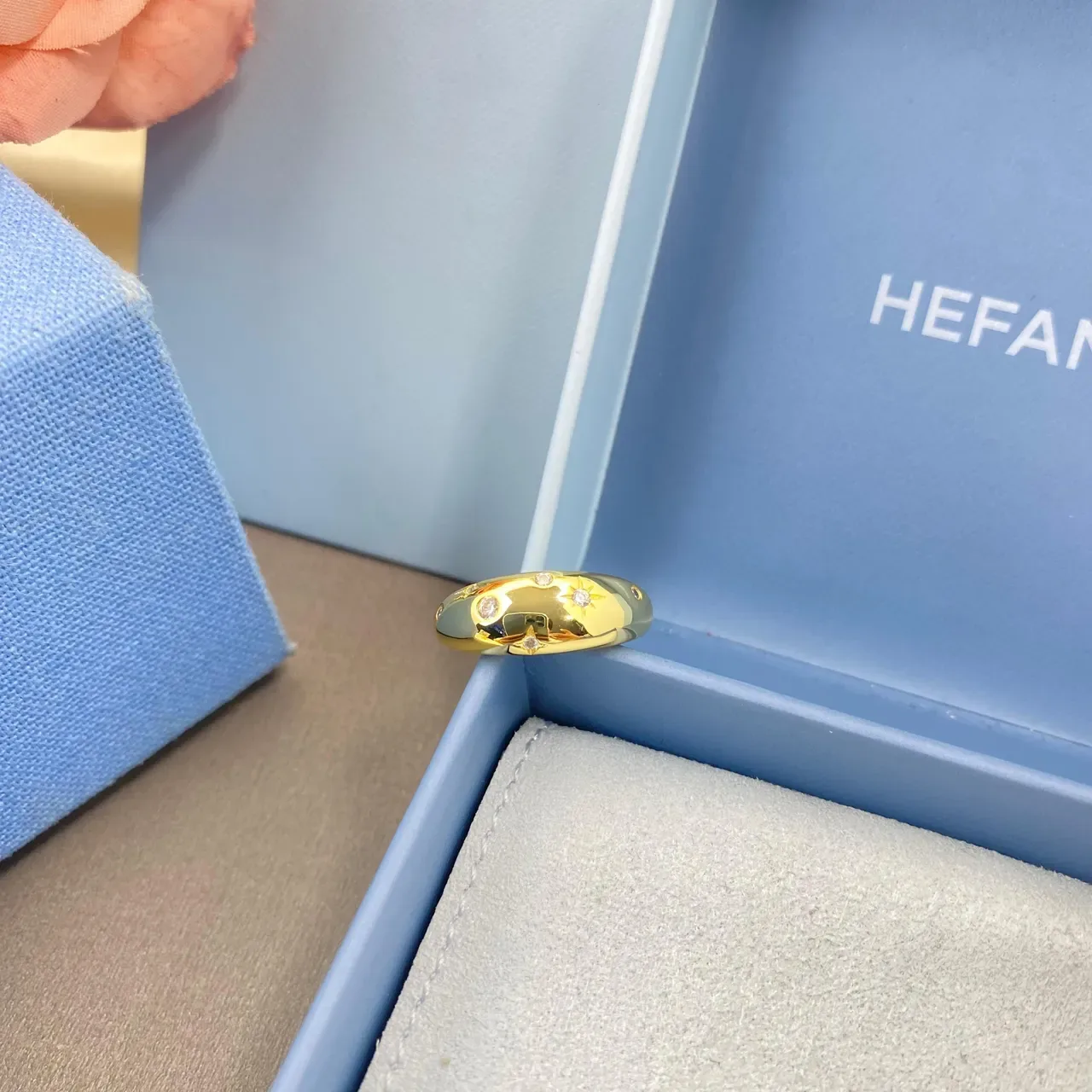 Gold Blue Dome-Shaped Band Starburst And Round Pavé-Set Stones Ring 3