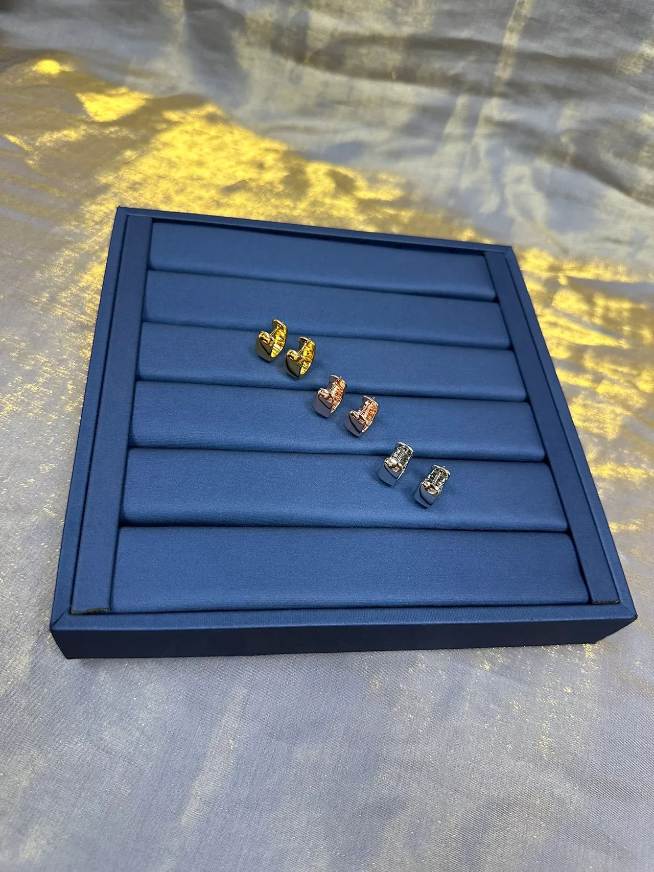 Aretes de aro dorados marrones con bisagras 5