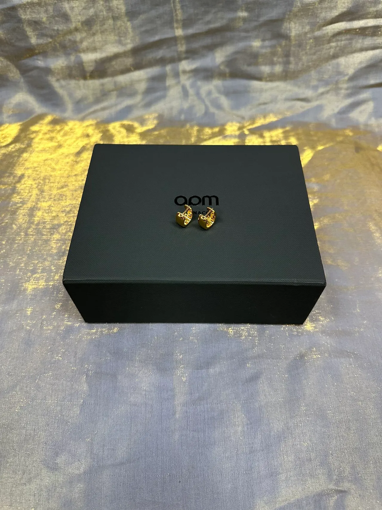 Aretes de aro dorados marrones con bisagras 6