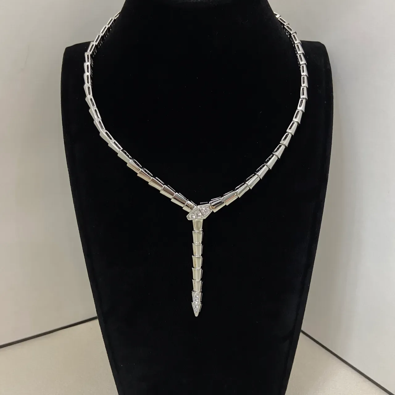 Gold Silver Articulated Segmented Chain Y-Shaped Pendant Necklace 4