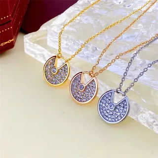 Collier avec pendentif circulaire pavé-set or et argent, motif arc openwork