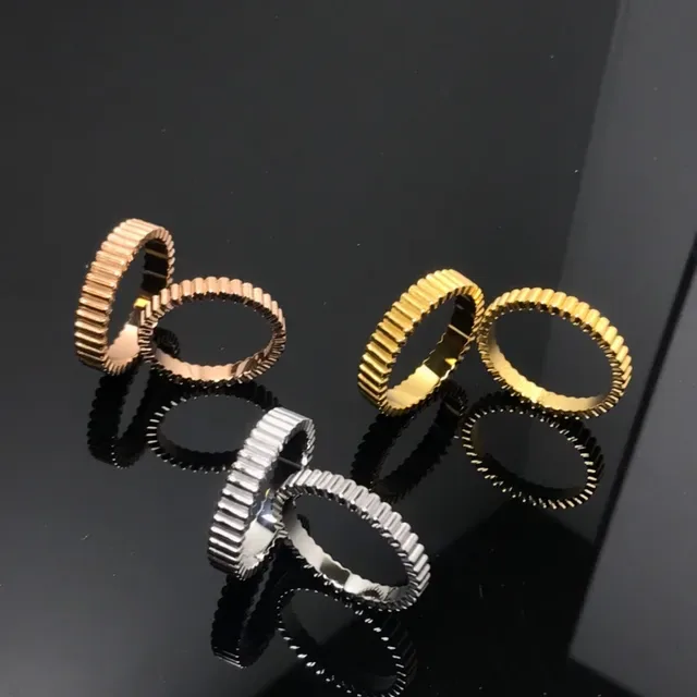 Bague en or et argent au profil de dent d'engrenage extérieur 4