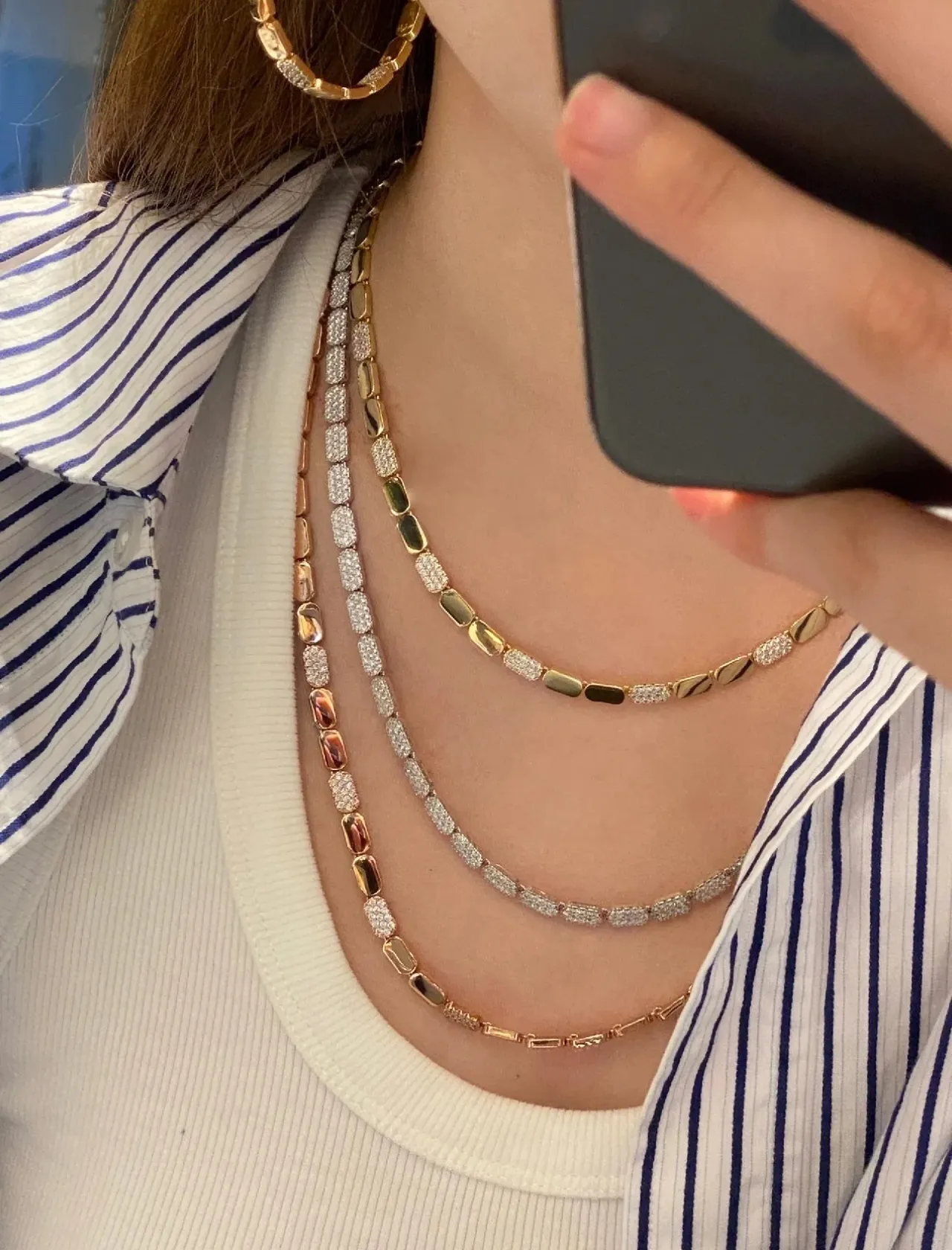 سلسلة ذهبية اللونة مع روابط متناوبة Pavé ومستقيمة 2