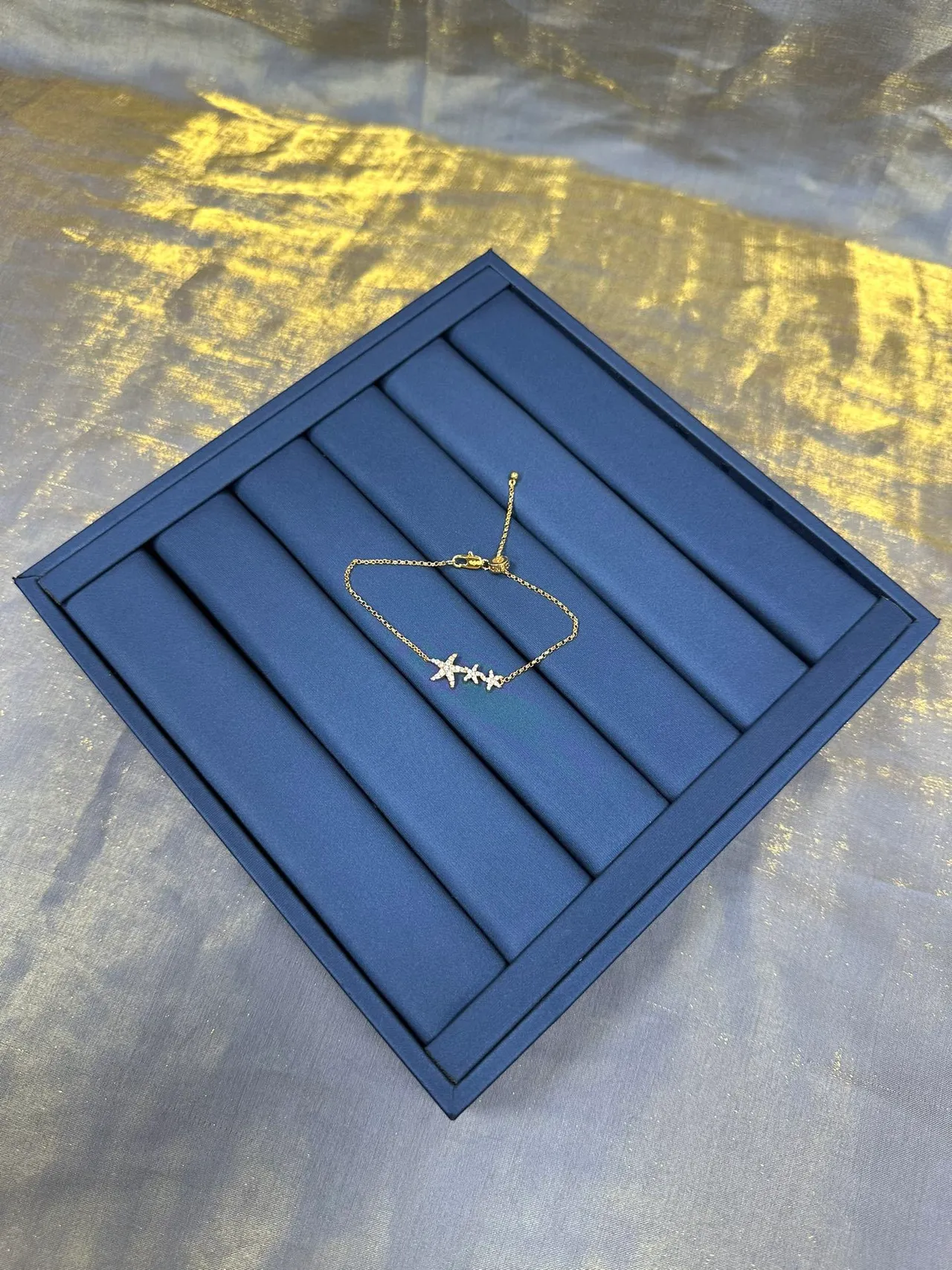 金色调 Pavé 海星簇形手链 9