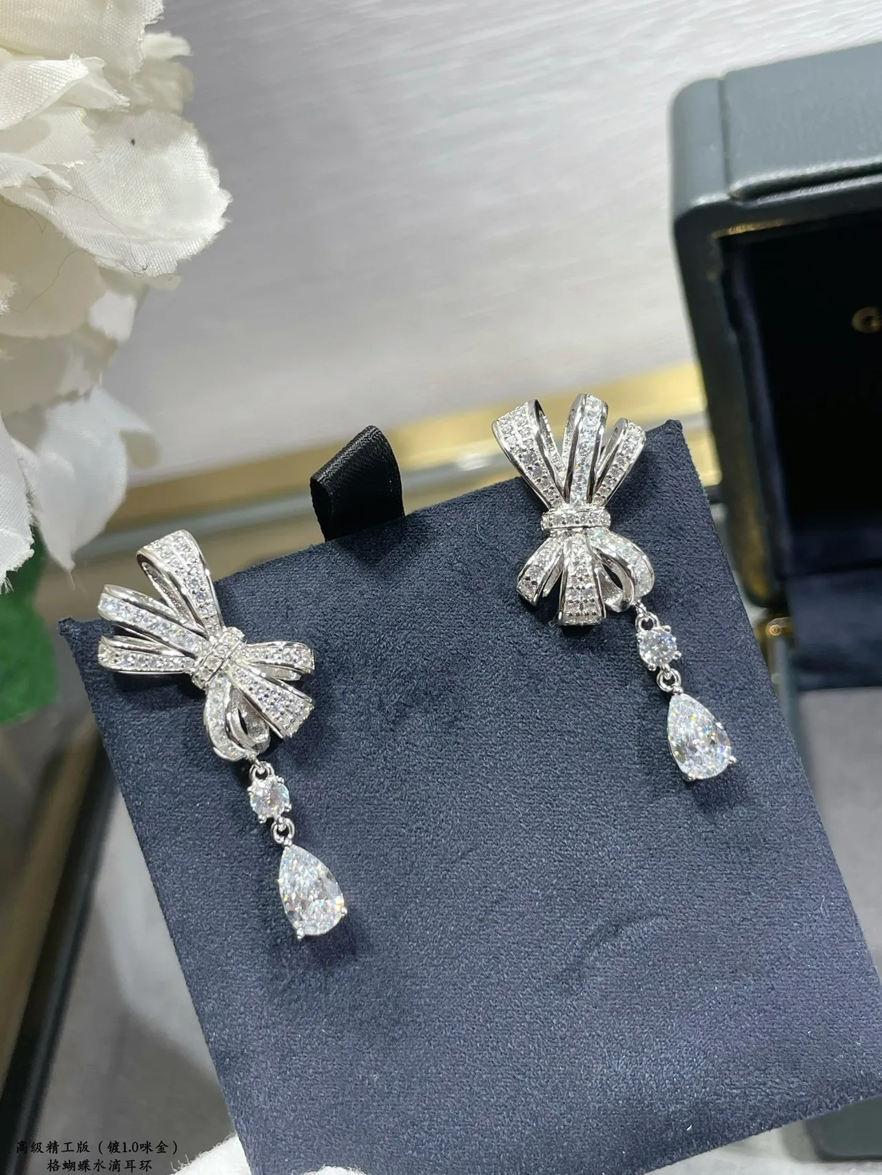 Graff Bow Silver Transparent Pavé-Set Diamonds Earrings 7