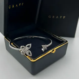 Graff نمط زهري تباين الماس سوار مفتوح