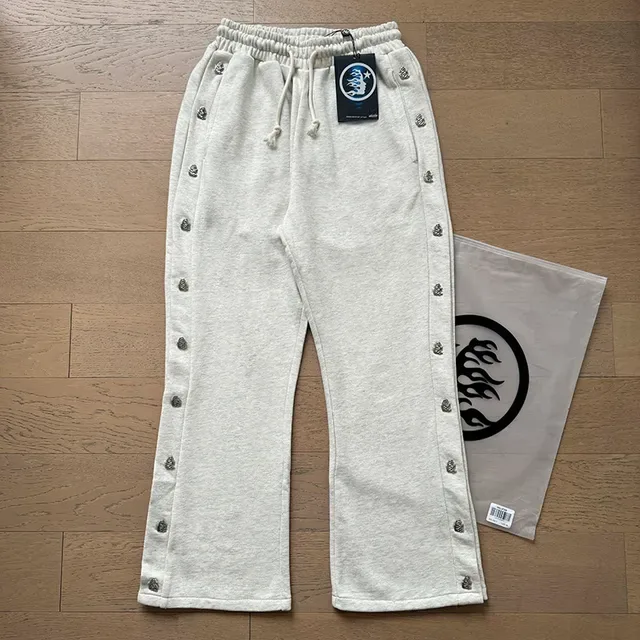Pantalon gris argent heather fleece avec rangs latéraux de décorations métalliques 3