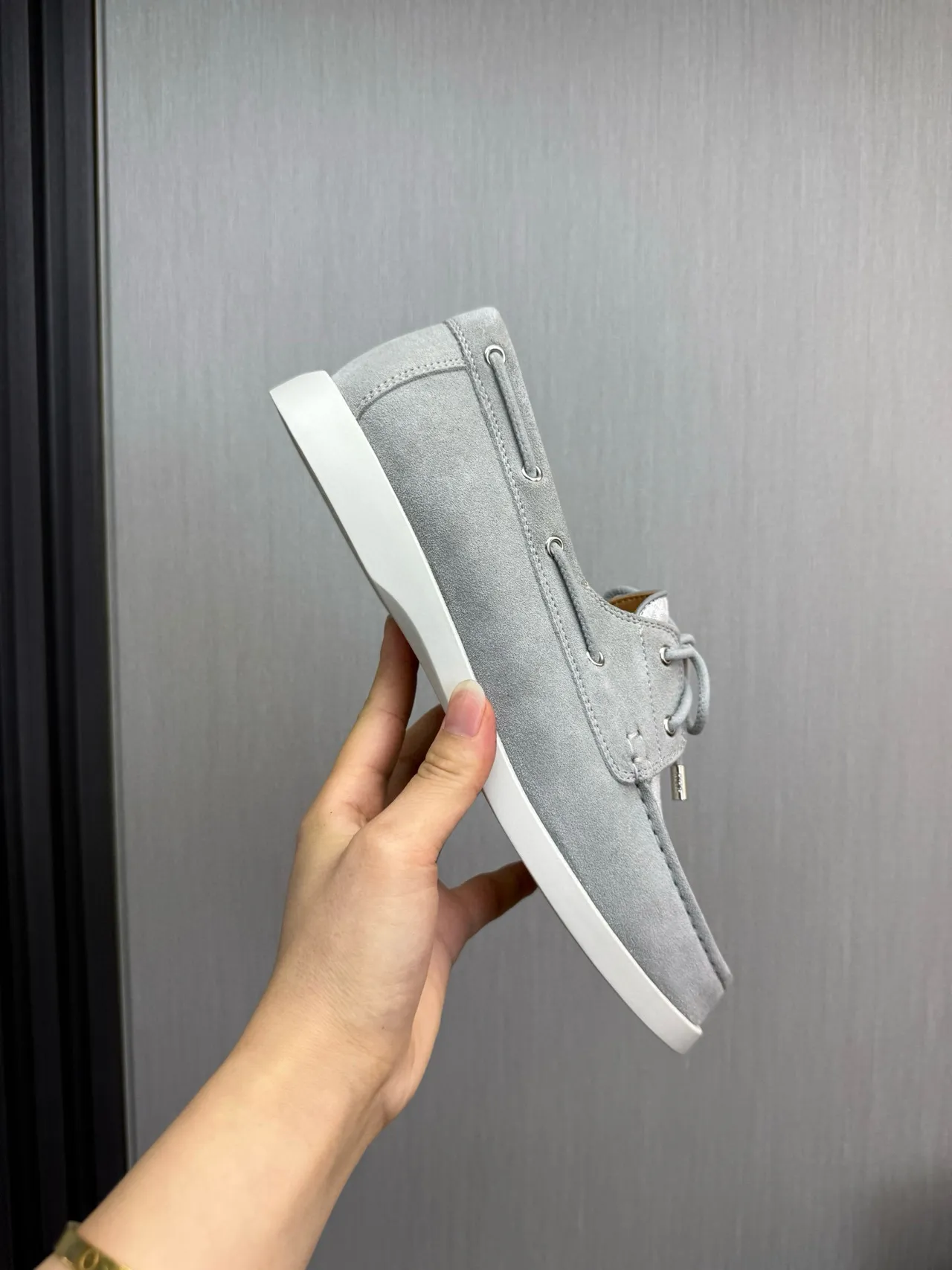 Zapatos de bote de ante gris blanco claro monogramado textil con punta de zapato 7