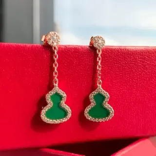 أقراط خضراء شكل القرع Pavé Halo Drop