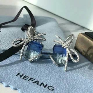 HEFANG Brincos de Cristal Pavé com Motivo de Laço e Pedras Azuis