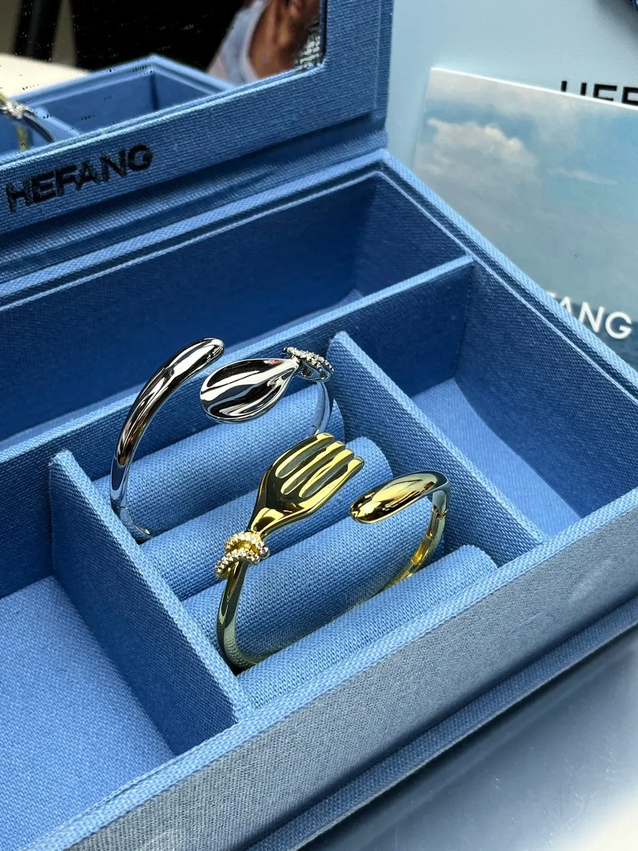 HEFANG Pulseira Aberta Motivo de Garfo Dourado Esmalte Cristal 5