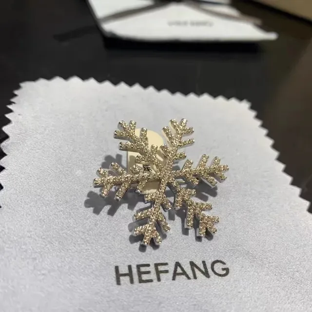 HEFANG स्नोफ्लेक पावे क्रिस्टल ब्रोच 9