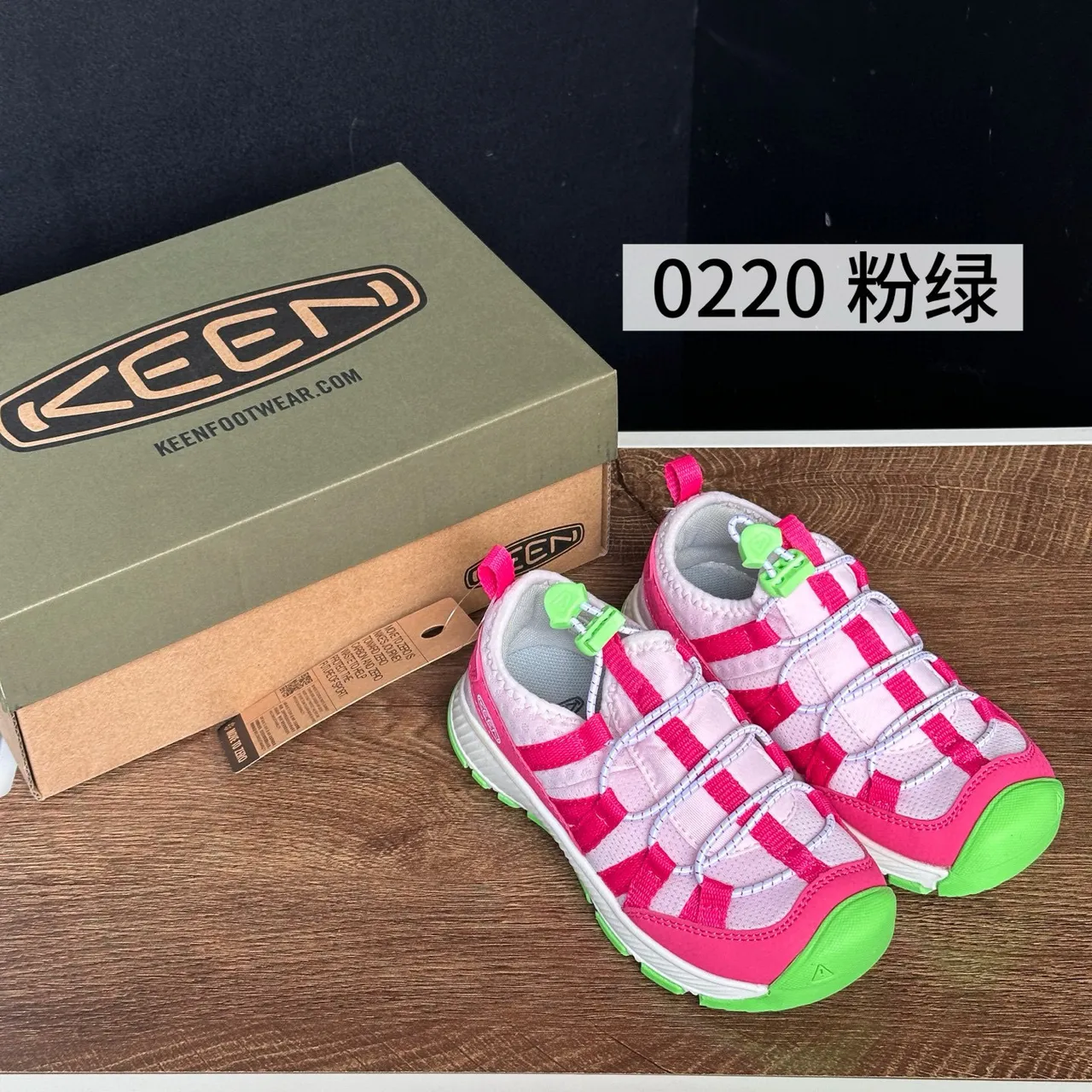 KEEN Sandálias casuais com upper de malha aberta, cores azul laranja e duas alças ajustáveis 8