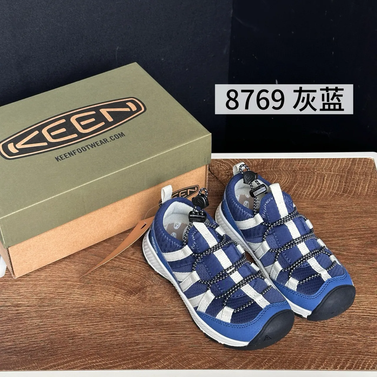 KEEN Sandálias casuais com upper de malha aberta, cores azul laranja e duas alças ajustáveis 9