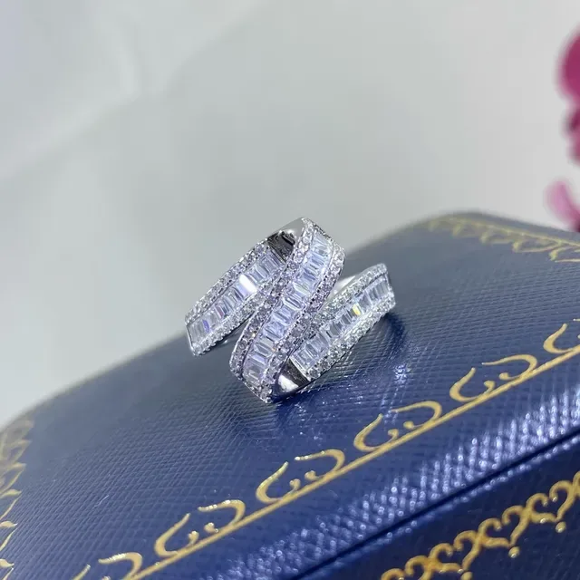 मल्टी-रो Baguette-Cut Pave Twisted Band अंगूठी 5