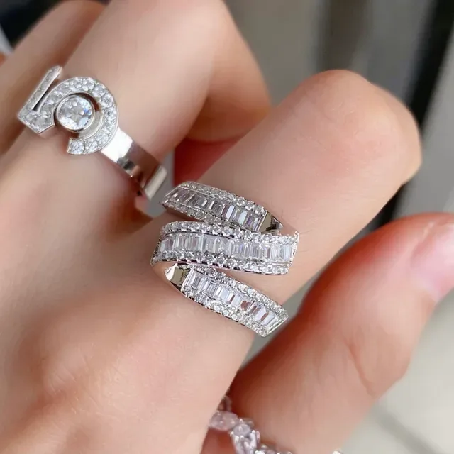 मल्टी-रो Baguette-Cut Pave Twisted Band अंगूठी 9