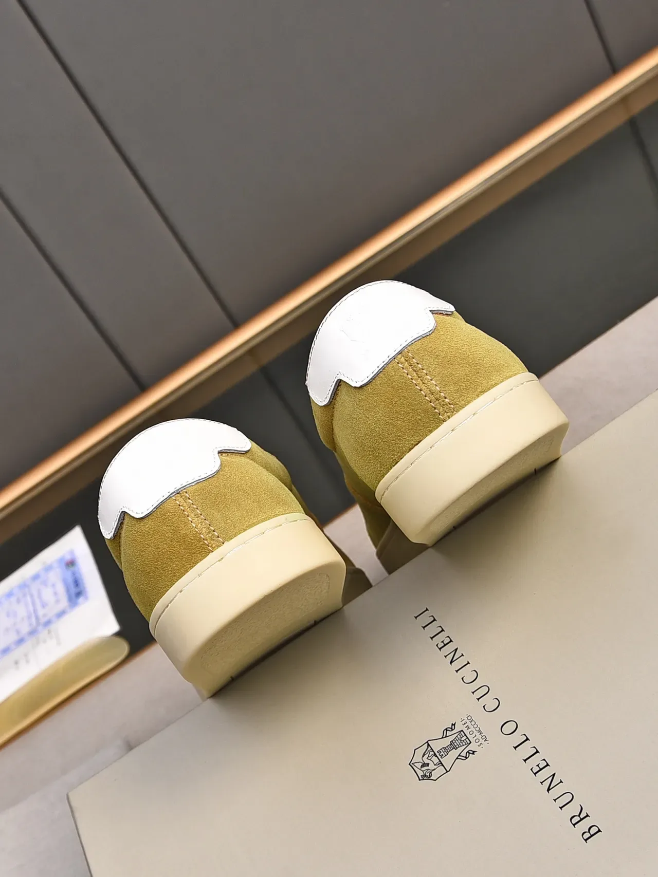 حذاء كاجوال من سويد أصفر خردل slip-on 3