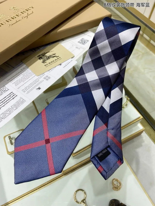Cravate en soie avec motif à carreaux bleu marine rouge blanc faite à la main 5