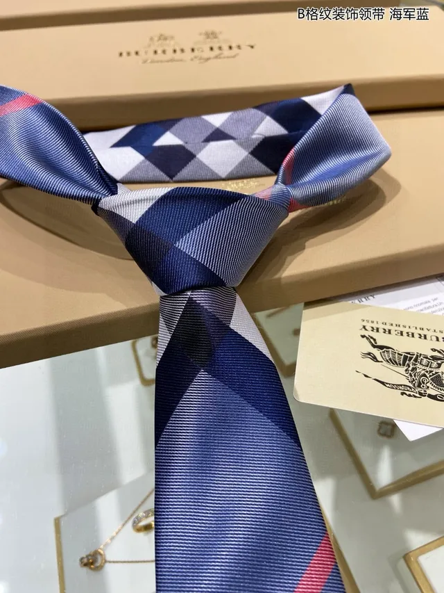 Cravate en soie avec motif à carreaux bleu marine rouge blanc faite à la main 8