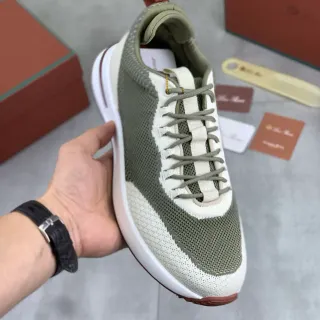 Zapatilla de bajo verde oliva y crema de punto