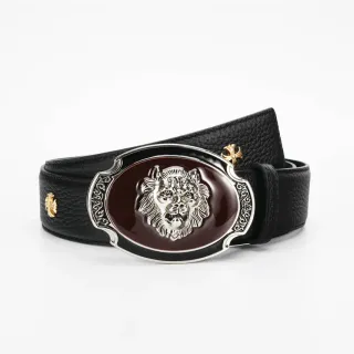 Cinturón de cuero negro con hebilla de cabeza de león ornamentada y textura granulada