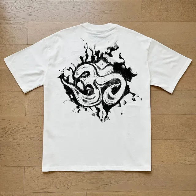 Oversized Graphic Print T-Shirt 17