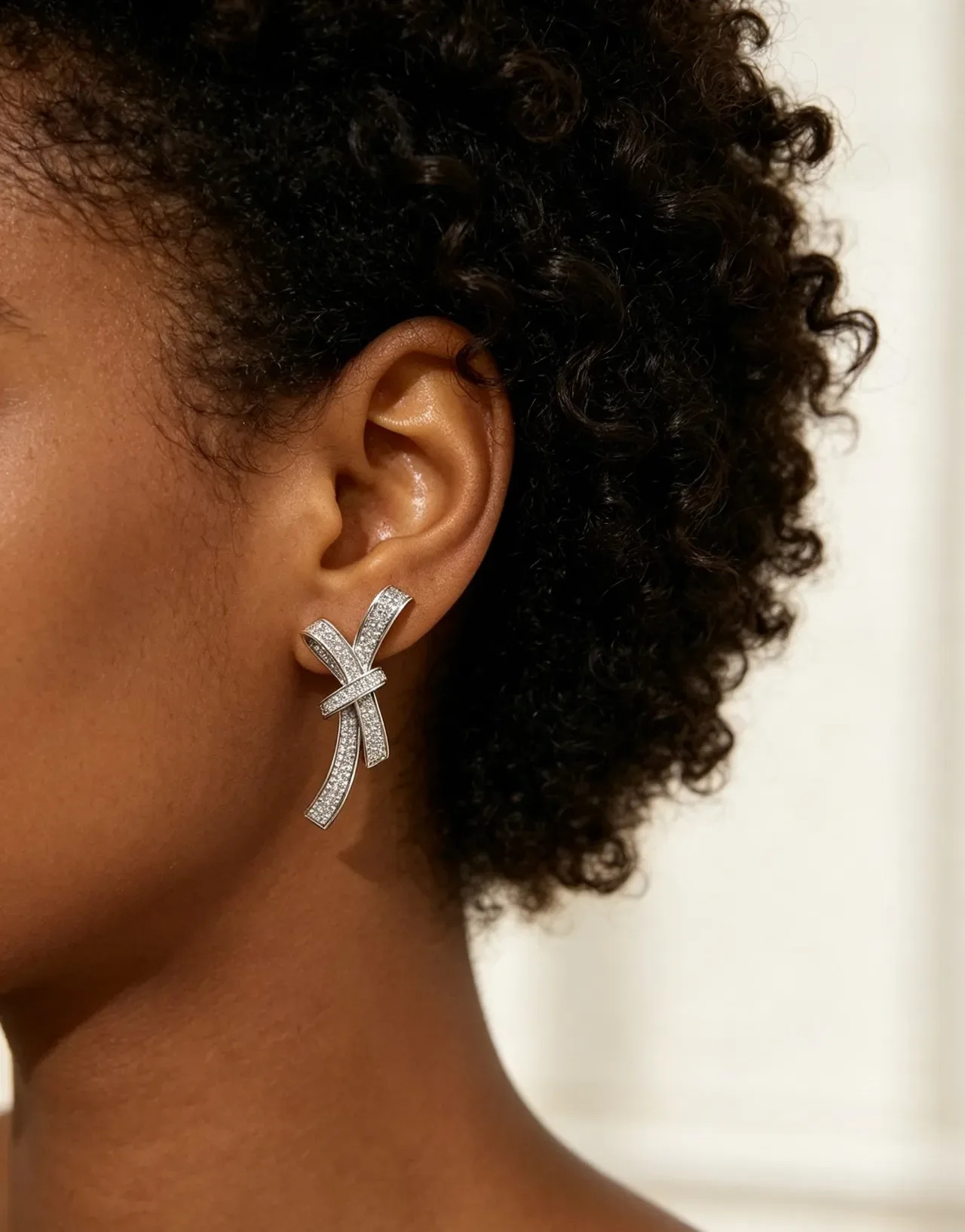 Boucles d'oreilles entrelacées en forme de nœud à sertissage pavé ton argent 3