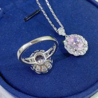 Collier en argent rose avec réglage halo et pierre centrale ovale