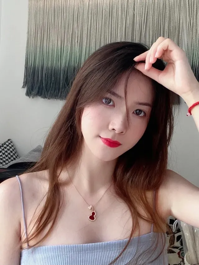 Qeelin Bo Bo हृदय लाल इनेमेल गुलाबी सोने का हार 12