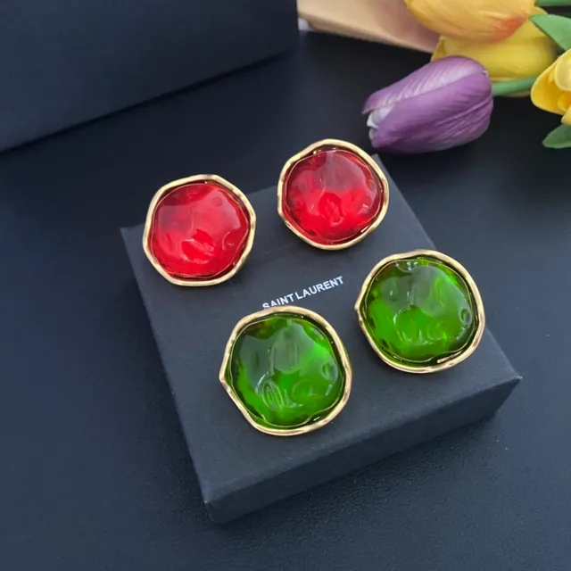 Red and Green Sculpted Resin Dome Stud Earrings 4