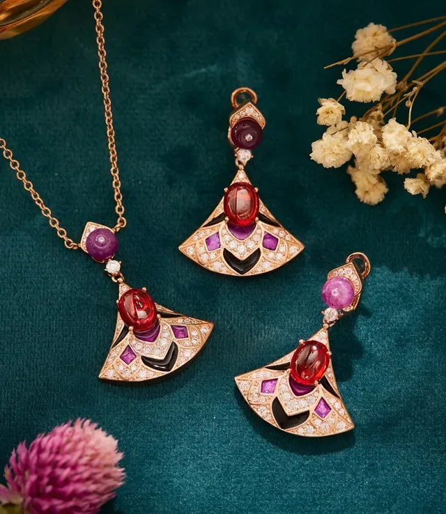 Red Purple Fan-Shaped Pendant Cabochon Gemstones Necklace 5
