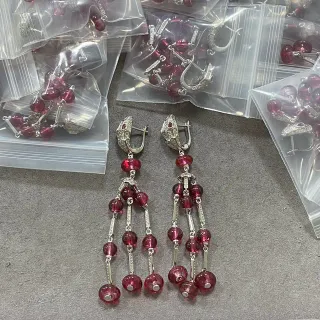 Vermelho Prata Multi-Tier Chandelier Miçangas Facetadas Gemas Brincos